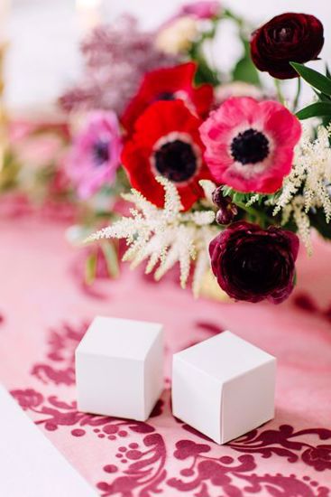Picture of White Wedding Favour Boxes Square